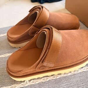 UGG Women's Goldenstar clogs